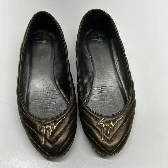 Giuseppe Zanotti Ballet Flats Slip On Shoes Quilted Leather Gold Logo Size 7.5 - Picture 1 of 11